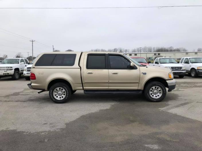 2001 Ford F-150 XLT
222,xxx
4x4
Financing available 