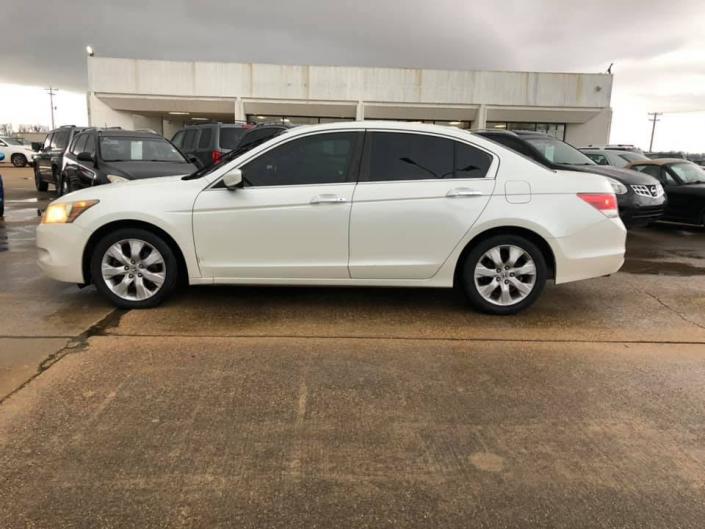 2007 Honda Accord 
203,xxx 
V6
Brand new tires 
Heated leather seats 
Financing available 