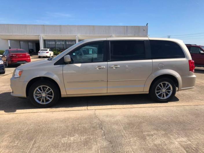 2013 Dodge Grand Caravan R/T
114,xxx
Power doors
Power lift gate
Stow n go seating
Back up camera
Touch screen radio
Heated leather seats
Heated steering wheel
DVD player
This van is loaded up with all the extras